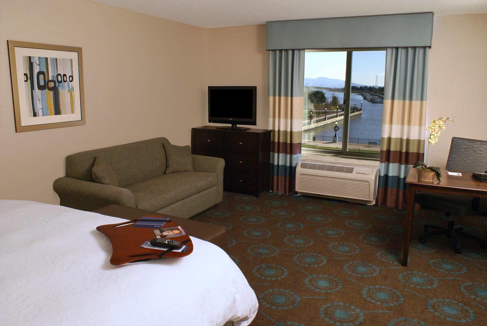 Hampton Inn & Suites Suisun City Waterfront Extérieur photo